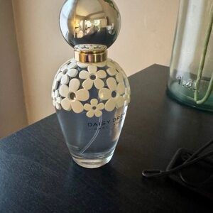 Marc Jacobs Daisy Dream Perfume - White Floral Design
